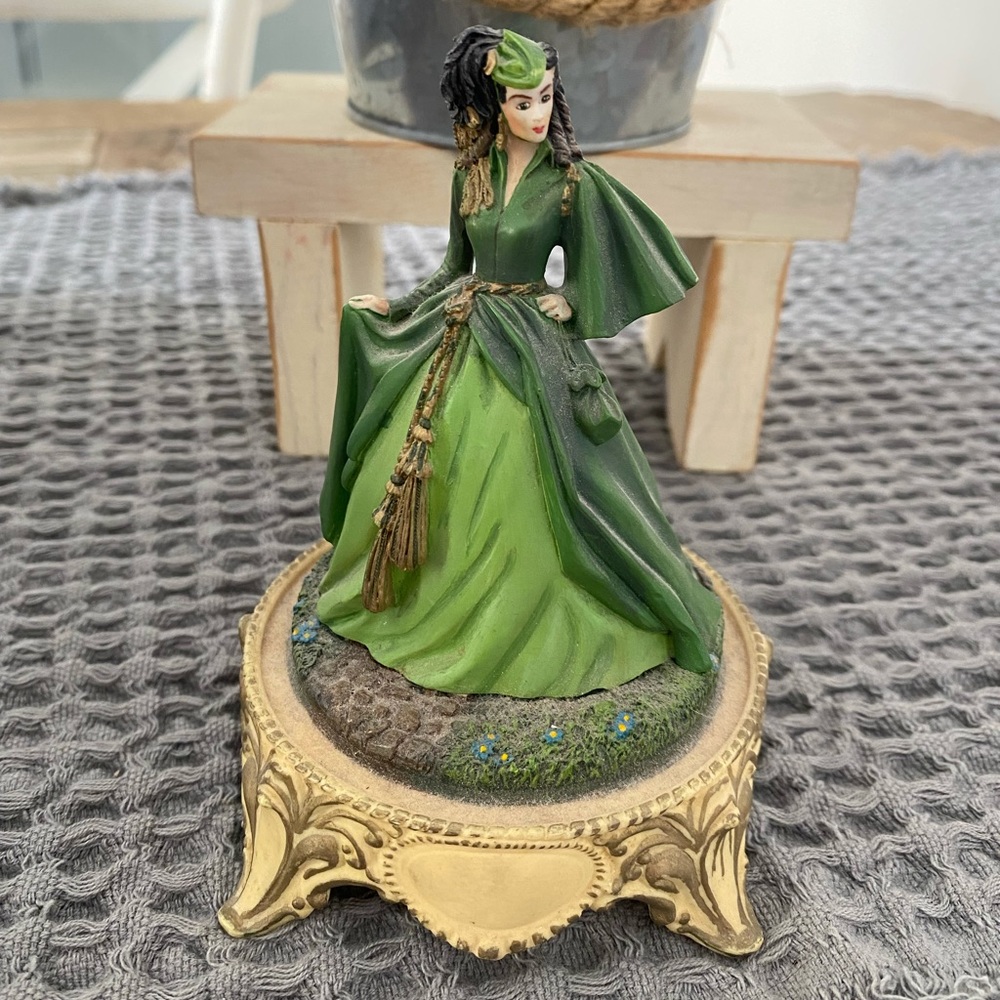 Scarlett O’Hara figurine